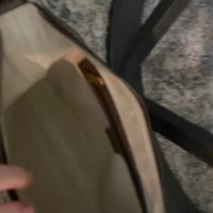 Selling this almost new hand bag. Harley ever use like brand new.